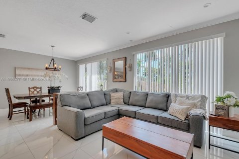 Touwnhouse à vendre à Miami, Floride: 3 chambres, 179.21 m2 № 2010593 - photo 10