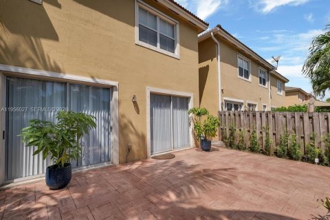 Touwnhouse à vendre à Miami, Floride: 3 chambres, 179.21 m2 № 2010593 - photo 16