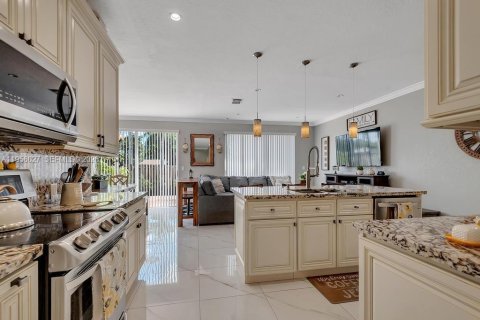 Touwnhouse à vendre à Miami, Floride: 3 chambres, 179.21 m2 № 2010593 - photo 5