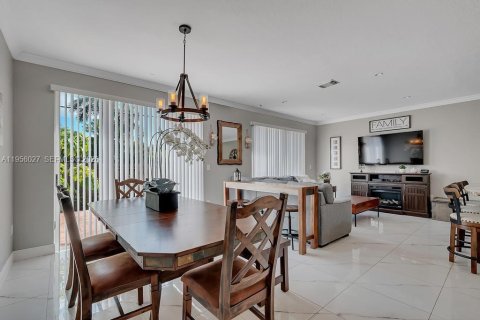 Touwnhouse à vendre à Miami, Floride: 3 chambres, 179.21 m2 № 2010593 - photo 7