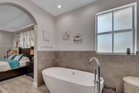 Touwnhouse à vendre à Miami, Floride: 3 chambres, 179.21 m2 № 2010593 - photo 15