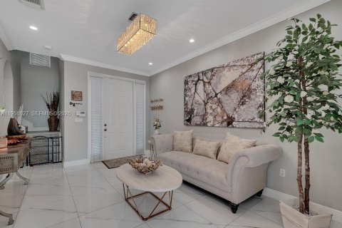 Touwnhouse à vendre à Miami, Floride: 3 chambres, 179.21 m2 № 2010593 - photo 2