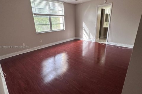 Copropriété à vendre à Miramar, Floride: 2 chambres, 94.3 m2 № 2012762 - photo 10