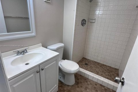 Copropriété à vendre à Miramar, Floride: 2 chambres, 94.3 m2 № 2012762 - photo 8