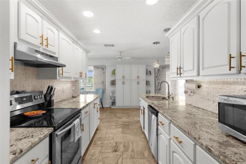 House in Port Charlotte, Florida 3 bedrooms, 158.03 sq.m. № 1916385 - photo 10