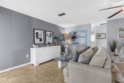 House in Port Charlotte, Florida 3 bedrooms, 158.03 sq.m. № 1916385 - photo 15