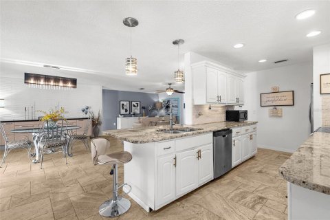 House in Port Charlotte, Florida 3 bedrooms, 158.03 sq.m. № 1916385 - photo 8