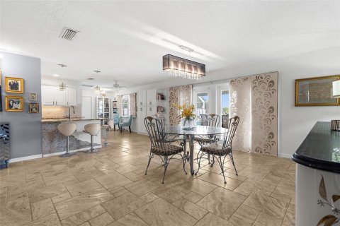 House in Port Charlotte, Florida 3 bedrooms, 158.03 sq.m. № 1916385 - photo 6