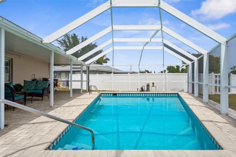 House in Port Charlotte, Florida 3 bedrooms, 158.03 sq.m. № 1916385 - photo 3