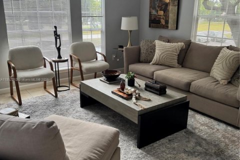 Снять в аренду кондоминиум в Делрей-Бич, Флорида 2 спальни, 88.07м2, № 1872428 - фото 2