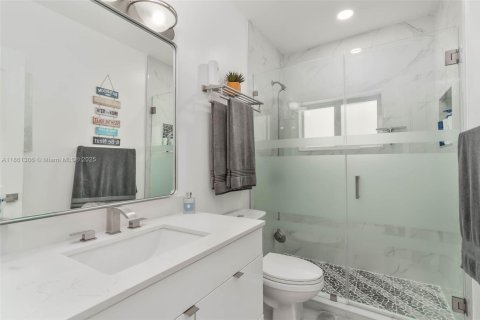 House in Miami, Florida 3 bedrooms, 161.19 sq.m. № 1890771 - photo 14