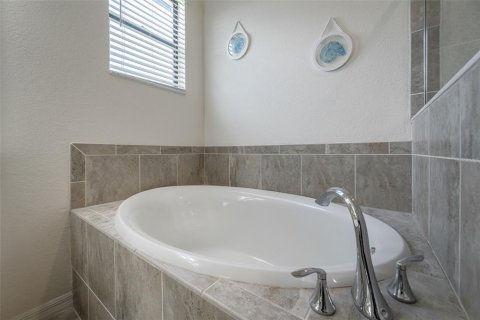 House in Fort Myers, Florida 3 bedrooms, 155.8 sq.m. № 1795095 - photo 18
