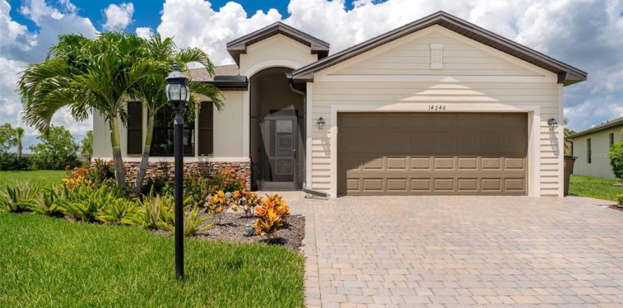 House in Fort Myers, Florida 3 bedrooms, 155.8 sq.m. № 1795095