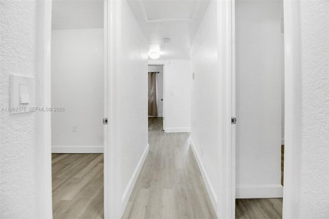 Commercial property in Miami, Florida 124.67 sq.m. № 2091068 - photo 13