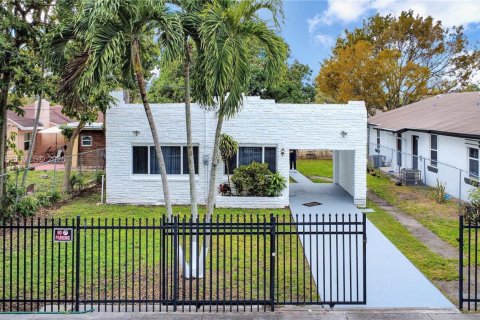 Commercial property in Miami, Florida 124.67 sq.m. № 2091068 - photo 2