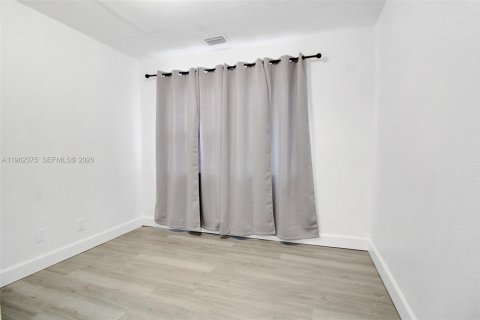 Commercial property in Miami, Florida 124.67 sq.m. № 2091068 - photo 25