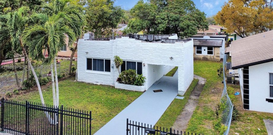 Commercial property in Miami, Florida 124.67 sq.m. № 2091068