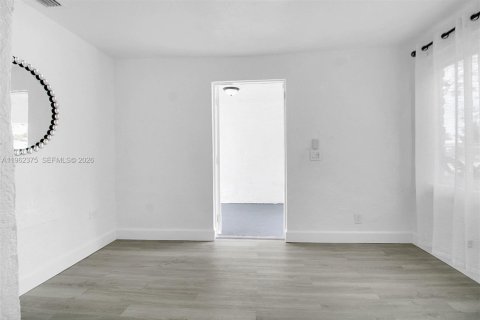 Commercial property in Miami, Florida 124.67 sq.m. № 2091068 - photo 26