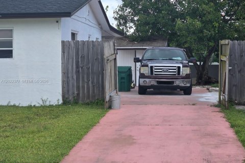 Casa en venta en Homestead, Florida, 4 dormitorios, 159.88 m2 № 2169952 - foto 2