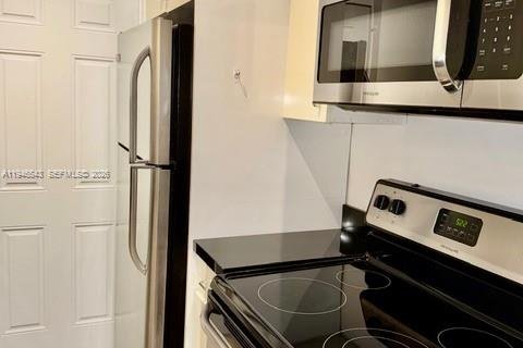 Condo in Miami Beach, Florida  № 2002809 - photo 7