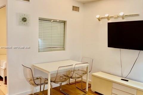 Condo in Miami Beach, Florida  № 2002809 - photo 2