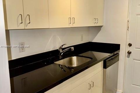 Condo in Miami Beach, Florida  № 2002809 - photo 6