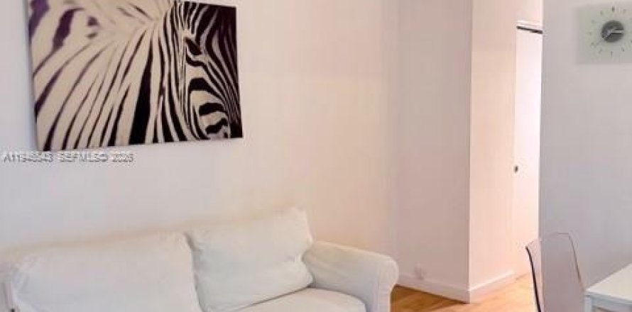 Studio in the Condo in Miami Beach, Florida  № 2002809