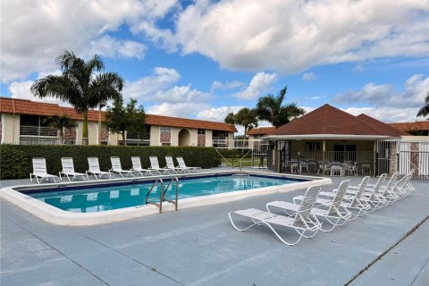 Купить кондоминиум в Бока-Ратон, Флорида 2 спальни, 81.2м2, № 1955668 - фото 19