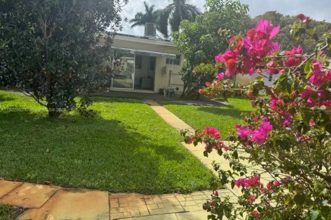 Apartamento en alquiler en Hollywood, Florida № 1954254 - foto 1