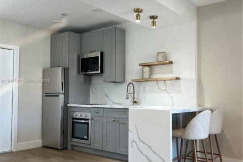 Casa en alquiler en Biscayne Park, Florida, 1 dormitorio № 2152918 - foto 6