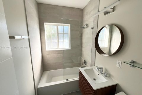 Casa en alquiler en Biscayne Park, Florida, 1 dormitorio № 2152918 - foto 23