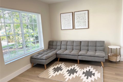 Casa en alquiler en Biscayne Park, Florida, 1 dormitorio № 2152918 - foto 8