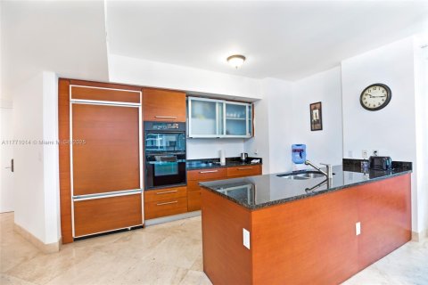 Condo in Hallandale Beach, Florida, 2 bedrooms  № 1865306 - photo 13