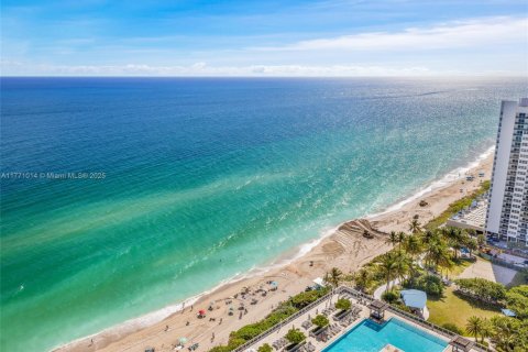 Condo in Hallandale Beach, Florida, 2 bedrooms  № 1865306 - photo 6