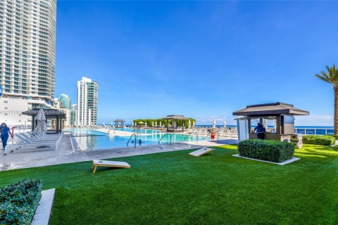 Condo in Hallandale Beach, Florida, 2 bedrooms  № 1865306 - photo 3