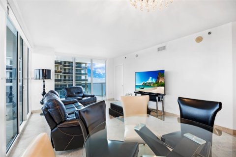 Condo in Hallandale Beach, Florida, 2 bedrooms  № 1865306 - photo 14