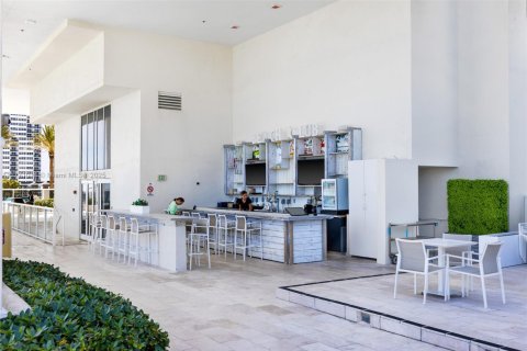 Condo in Hallandale Beach, Florida, 2 bedrooms  № 1865306 - photo 4