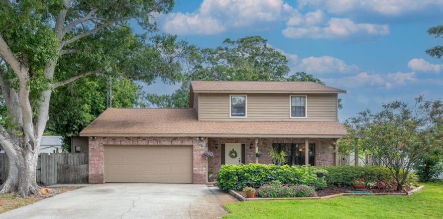 House in Largo, Florida 3 bedrooms, 153.85 sq.m. № 1755238