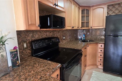 Condo in Miami, Florida, 1 bedroom  № 1952537 - photo 6