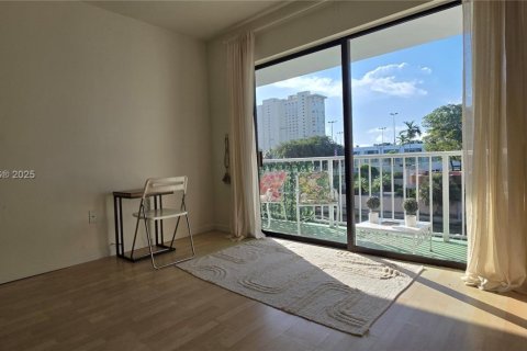 Condo in Miami, Florida, 1 bedroom  № 1952537 - photo 10