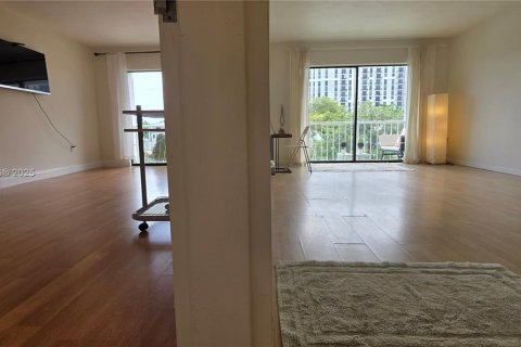 Condo in Miami, Florida, 1 bedroom  № 1952537 - photo 28