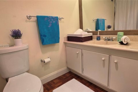 Condo in Miami, Florida, 1 bedroom  № 1952537 - photo 24