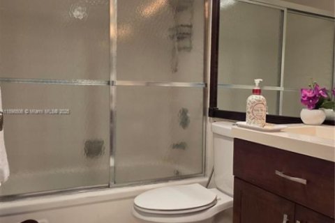 Condo in Miami, Florida, 1 bedroom  № 1952537 - photo 14
