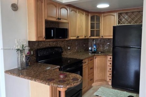 Condo in Miami, Florida, 1 bedroom  № 1952537 - photo 5