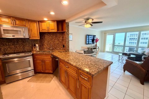Condo in Pompano Beach, Florida, 2 bedrooms  № 2085928 - photo 6
