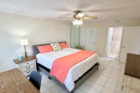 Condo in Pompano Beach, Florida, 2 bedrooms  № 2085928 - photo 12
