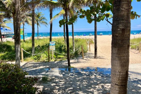 Condo in Pompano Beach, Florida, 2 bedrooms  № 2085928 - photo 20