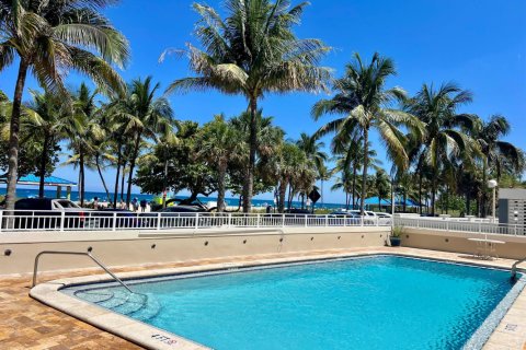 Condo in Pompano Beach, Florida, 2 bedrooms  № 2085928 - photo 15