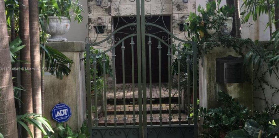 Villa ou maison à Miami, Floride 8 chambres, 729 m2 № 1768164