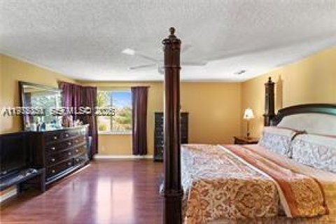 Casa en venta en Pembroke Pines, Florida, 3 dormitorios, 179.77 m2 № 2040675 - foto 19